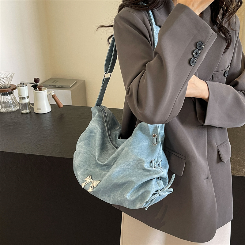 Women's Classic Style Streetwear Solid Color Bow Knot Pu Leather Shopping Bags display picture 17