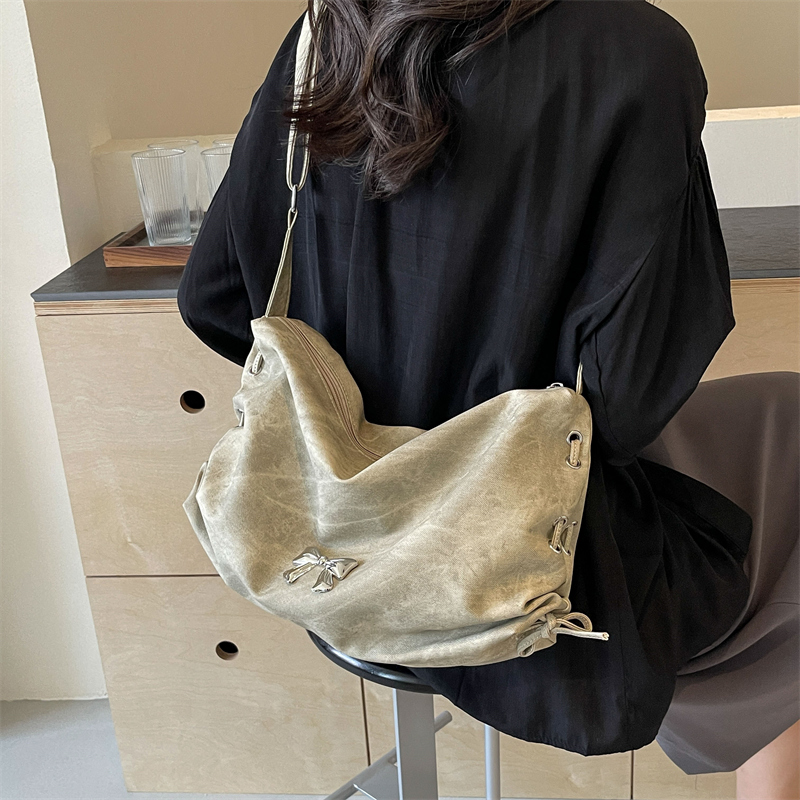 Women's Classic Style Streetwear Solid Color Bow Knot Pu Leather Shopping Bags display picture 20