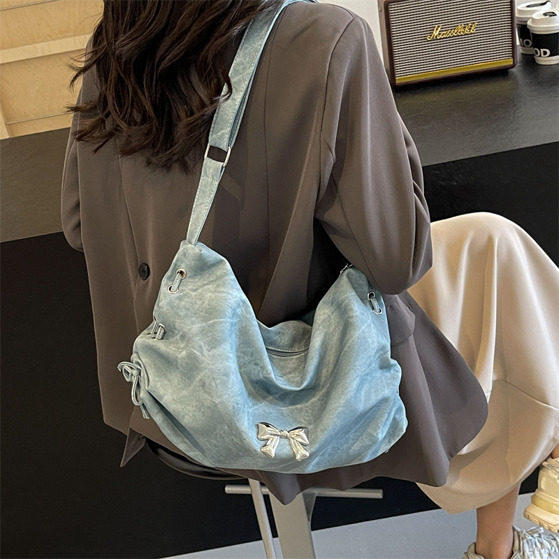 Women's Classic Style Streetwear Solid Color Bow Knot Pu Leather Shopping Bags display picture 18