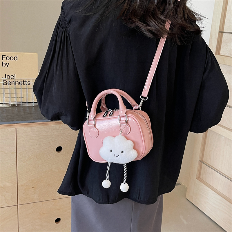 Femmes Moyen Faux Cuir Lettre Couleur Unie De Base Style Classique Fermeture Éclair Sac Carré display picture 9