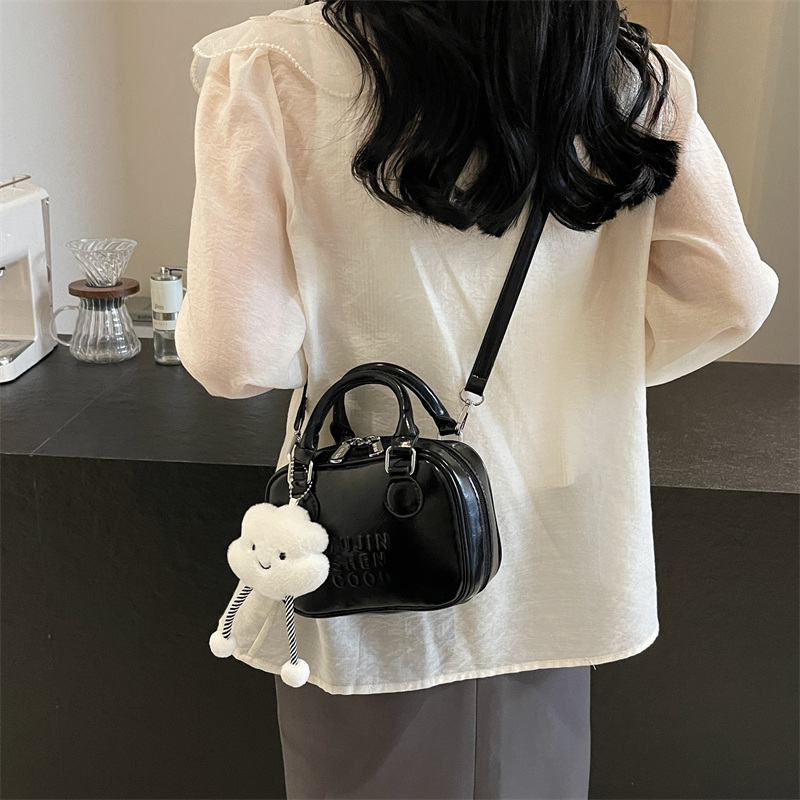 Women's Medium Pu Leather Letter Solid Color Basic Classic Style Zipper Square Bag display picture 5