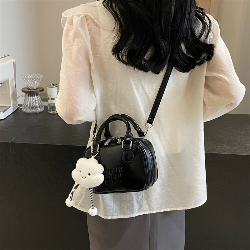 Women's Medium Pu Leather Letter Solid Color Basic Classic Style Zipper Square Bag display picture 18