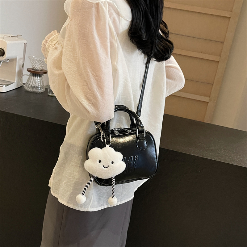 Women's Medium Pu Leather Letter Solid Color Basic Classic Style Zipper Square Bag display picture 14