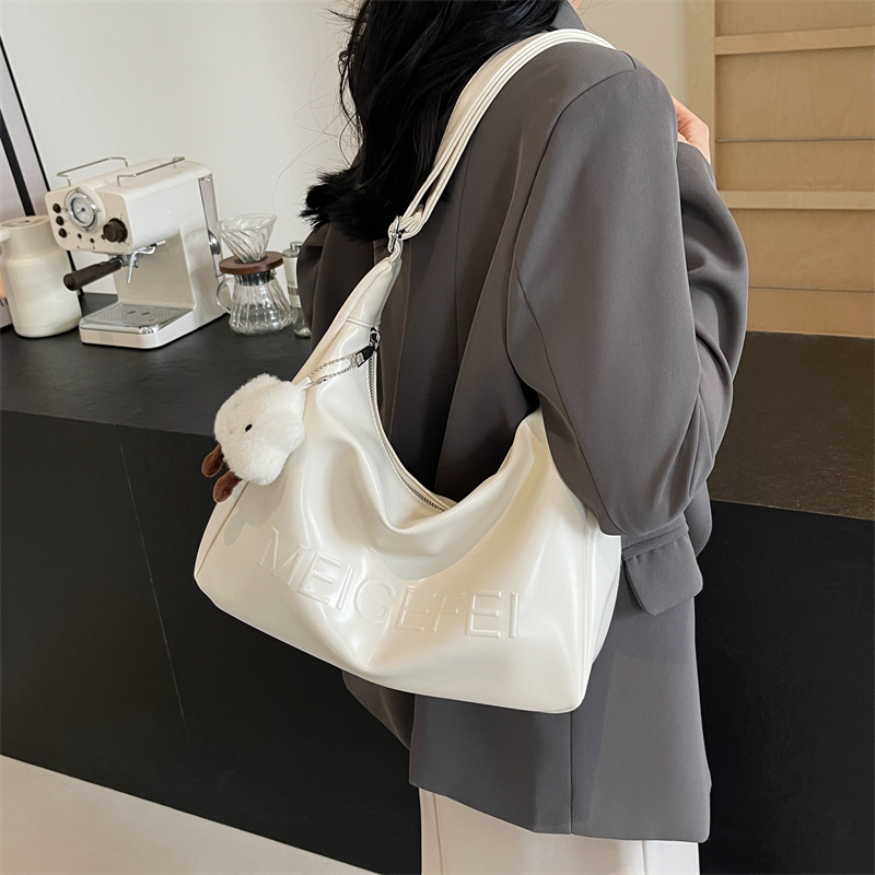 Femmes Grande Faux Cuir Lettre Couleur Unie De Base Style Classique Fermeture Éclair Sac À Main display picture 3