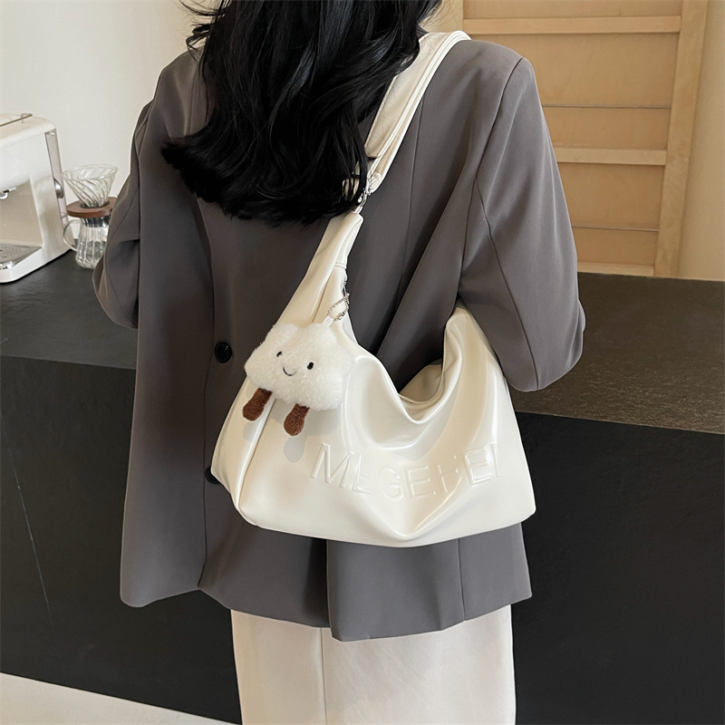Women's Large Pu Leather Letter Solid Color Basic Classic Style Zipper Tote Bag display picture 5