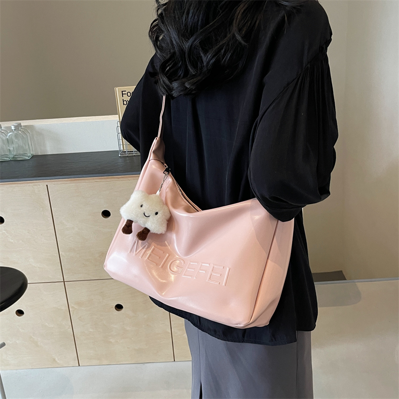 Women's Large Pu Leather Letter Solid Color Basic Classic Style Zipper Tote Bag display picture 11