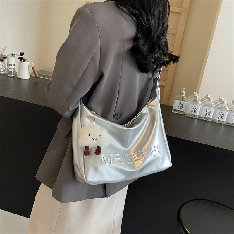 Women's Large Pu Leather Letter Solid Color Basic Classic Style Zipper Tote Bag display picture 19