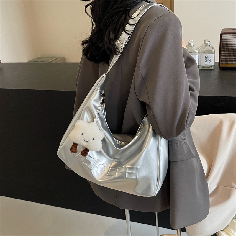 Women's Large Pu Leather Letter Solid Color Basic Classic Style Zipper Tote Bag display picture 15