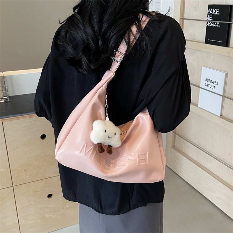 Women's Large Pu Leather Letter Solid Color Basic Classic Style Zipper Tote Bag display picture 8