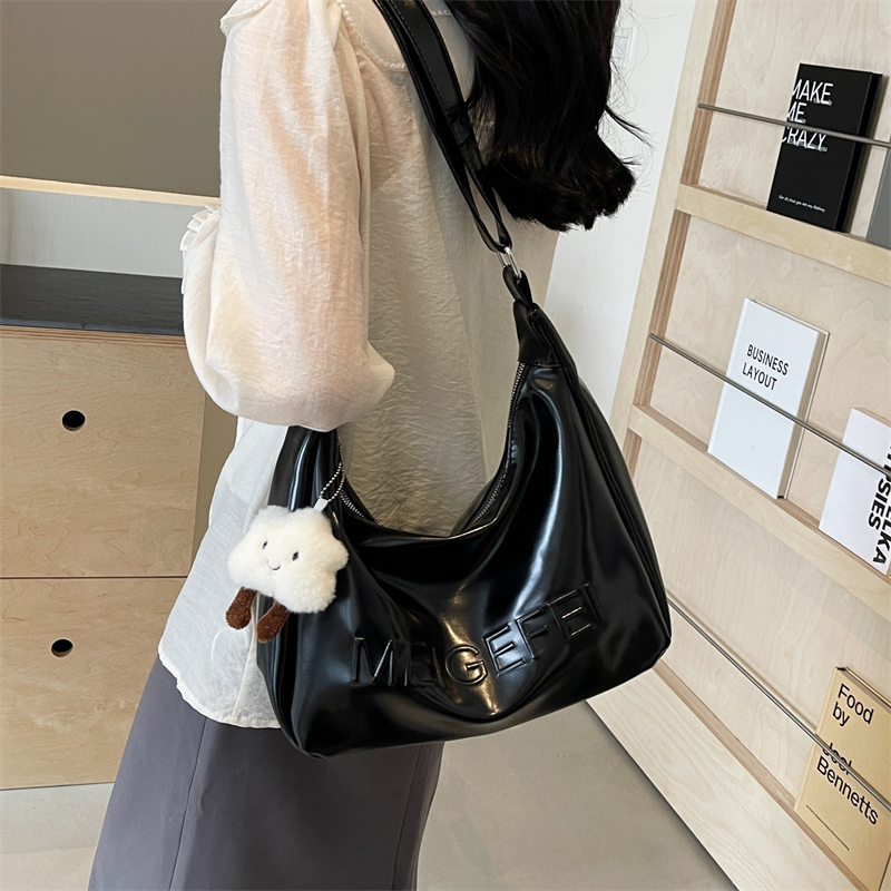 Women's Large Pu Leather Letter Solid Color Basic Classic Style Zipper Tote Bag display picture 10
