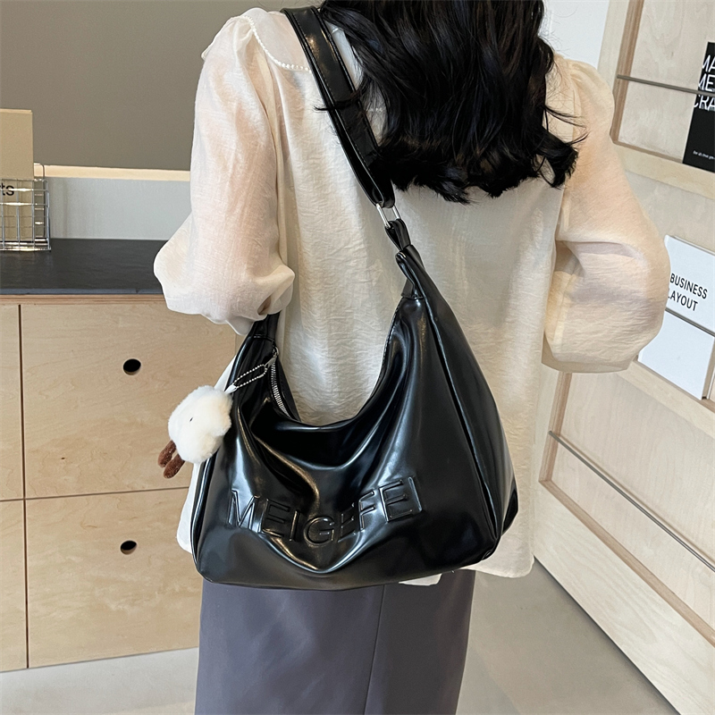 Women's Large Pu Leather Letter Solid Color Basic Classic Style Zipper Tote Bag display picture 12