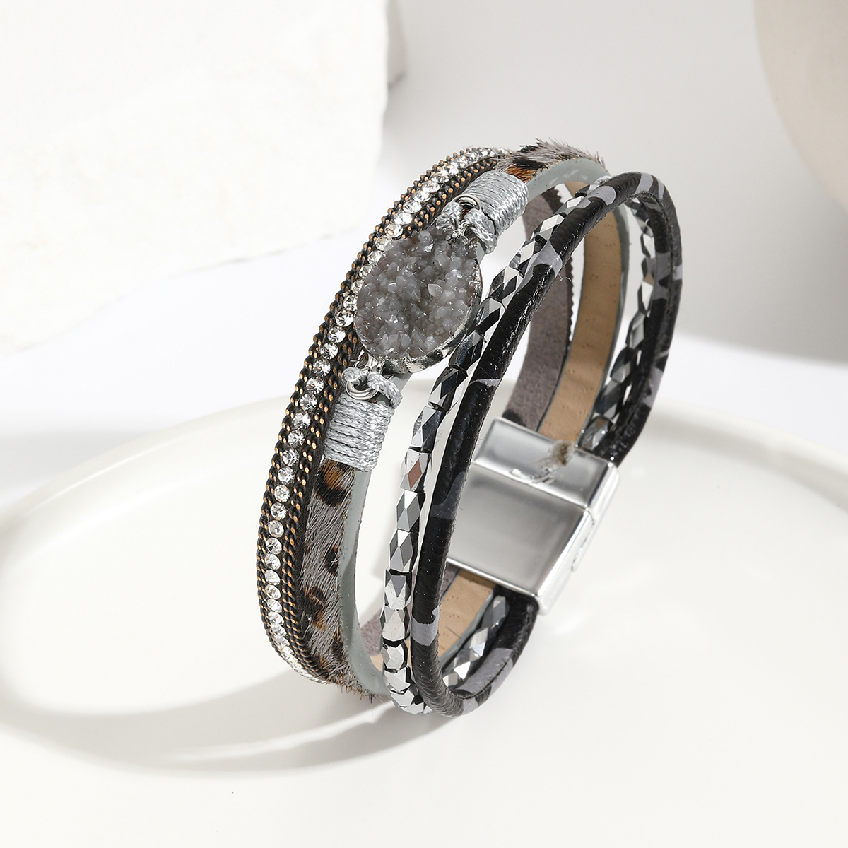 Modern Style Classic Style Geometric Pu Leather Beaded Inlay Artificial Crystal Zircon Women's Bangle display picture 15