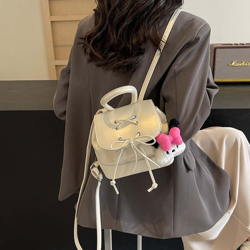 Women's Medium Pu Leather Solid Color Classic Style Streetwear Flip Cover Fashion Backpack display picture 7