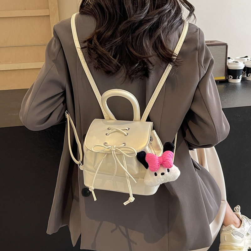 Women's Medium Pu Leather Solid Color Classic Style Streetwear Flip Cover Fashion Backpack display picture 17