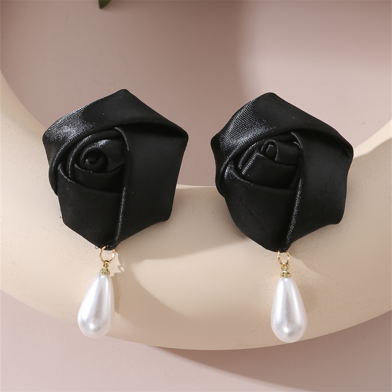 1 Pair Cute Lady Sweet Flower Artificial Pearl Cloth Ear Studs display picture 11