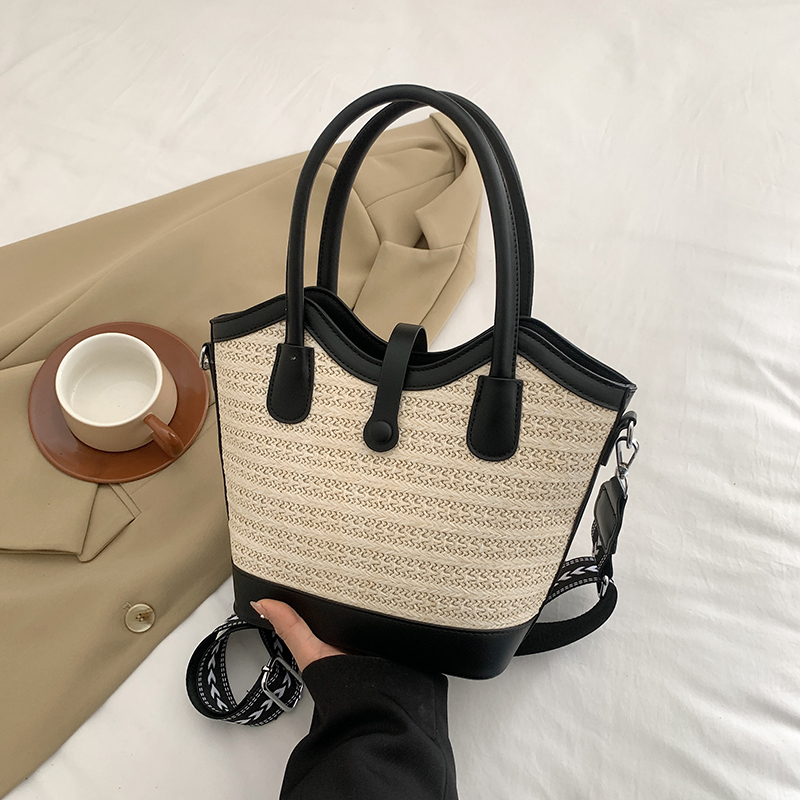Women's Medium Straw Solid Color Vacation Classic Style Weave Zipper Tote Bag display picture 6