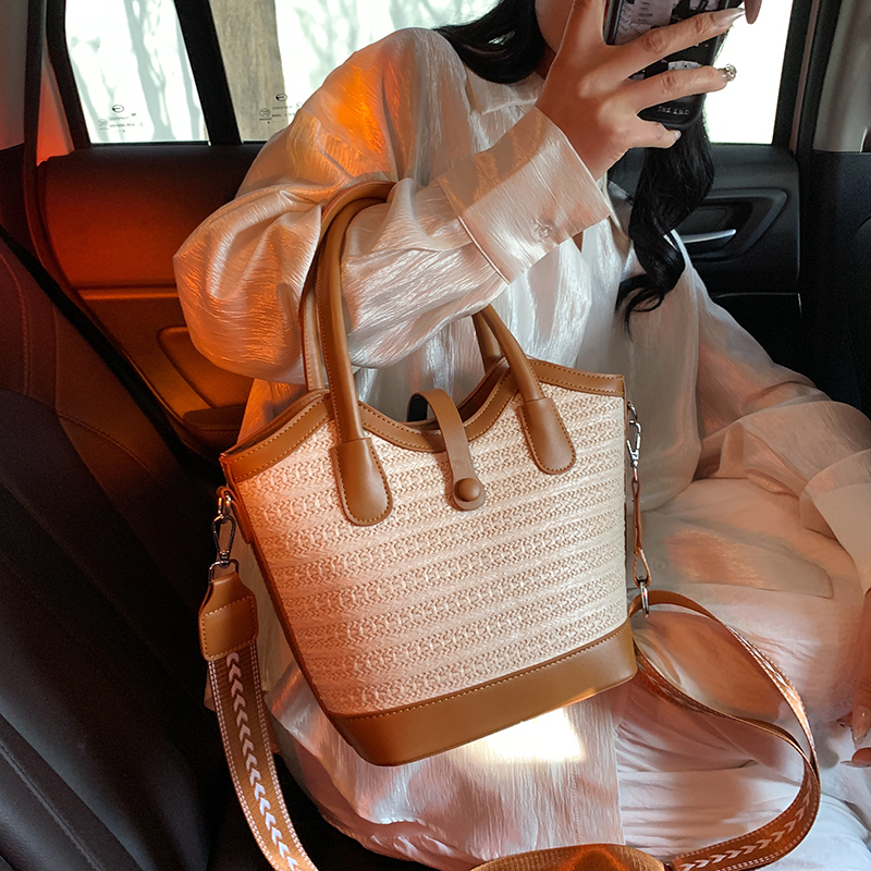 Femmes Moyen Paille Couleur Unie Vacances Style Classique Tisser Fermeture Éclair Sac À Main display picture 14