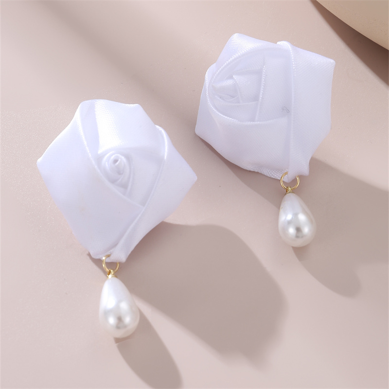 1 Pair Cute Lady Sweet Flower Artificial Pearl Cloth Ear Studs display picture 4