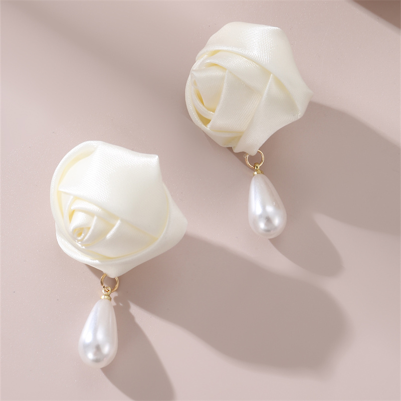 1 Pair Cute Lady Sweet Flower Artificial Pearl Cloth Ear Studs display picture 25