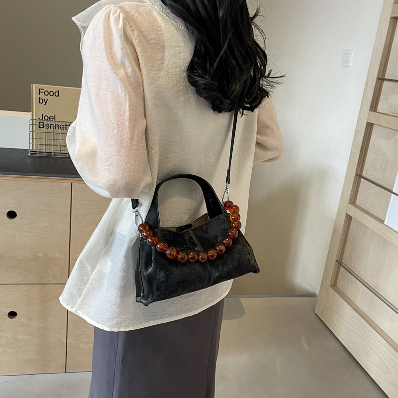 Women's Medium Pu Leather Solid Color Vintage Style Classic Style Beading Magnetic Buckle Handbag display picture 19