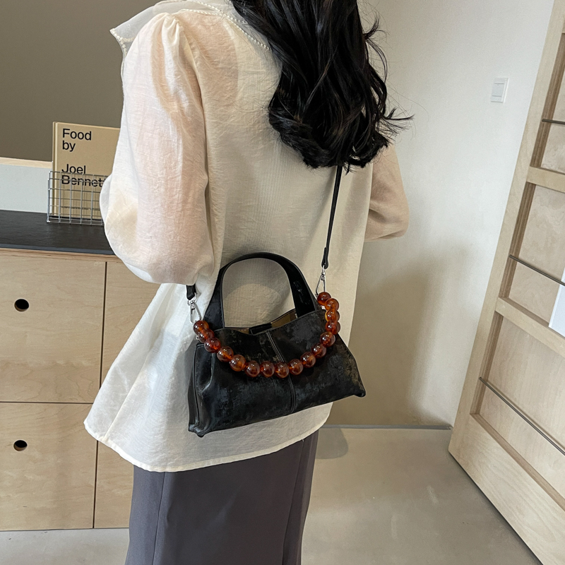Women's Medium Pu Leather Solid Color Vintage Style Classic Style Beading Magnetic Buckle Handbag display picture 24