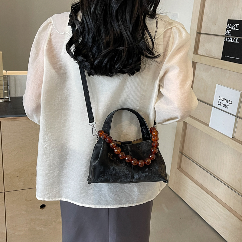 Femmes Moyen Faux Cuir Couleur Unie Style Vintage Style Classique Perlage Boucle Magnétique Sac À Main display picture 20