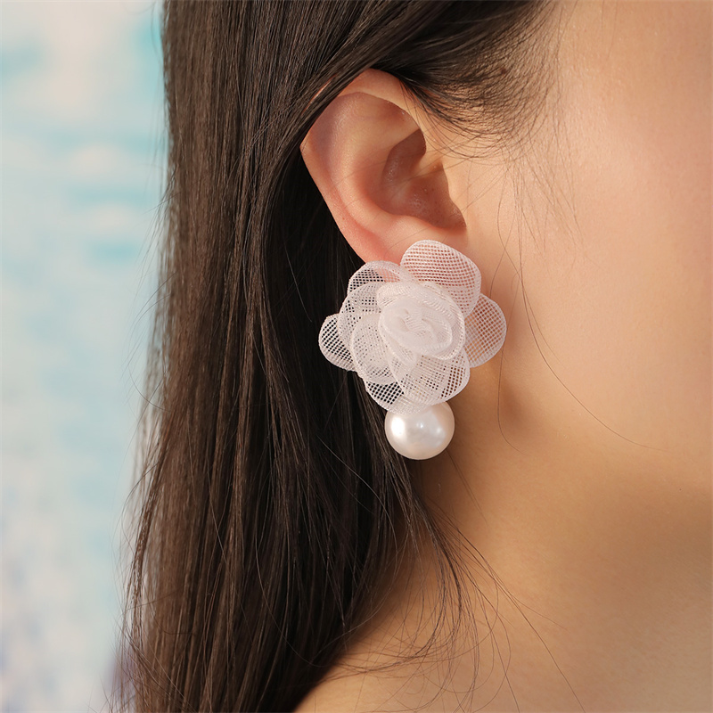 1 Pair Cute Lady Sweet Flower Artificial Pearl Cloth Ear Studs display picture 5