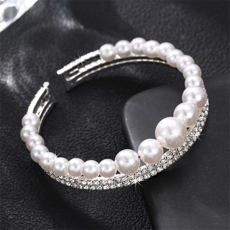 Simple Style Geometric Artificial Gemstones Artificial Pearl Zinc Alloy Layered Inlay Rhinestones Pearl Women's Wristband display picture 9