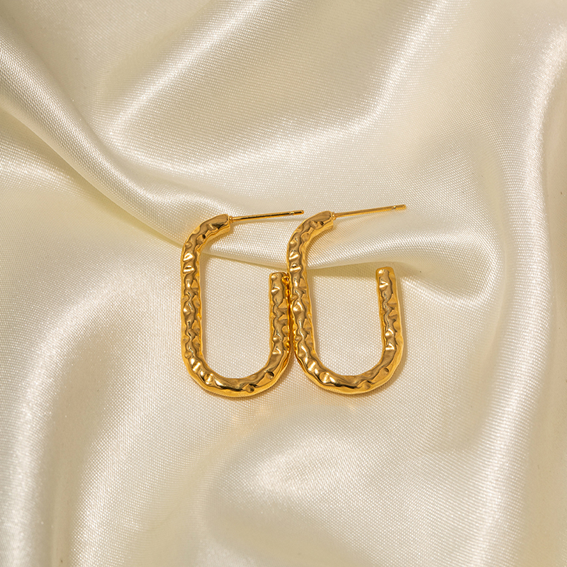 1 Paar IG-Stil Basic Klassischer Stil C-Form Überzug Edelstahl 304 18 Karat Vergoldet Ohrringe display picture 4