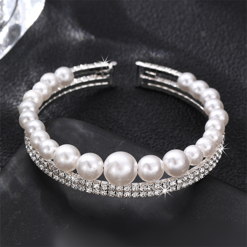 Simple Style Geometric Artificial Gemstones Artificial Pearl Zinc Alloy Layered Inlay Rhinestones Pearl Women's Wristband display picture 12