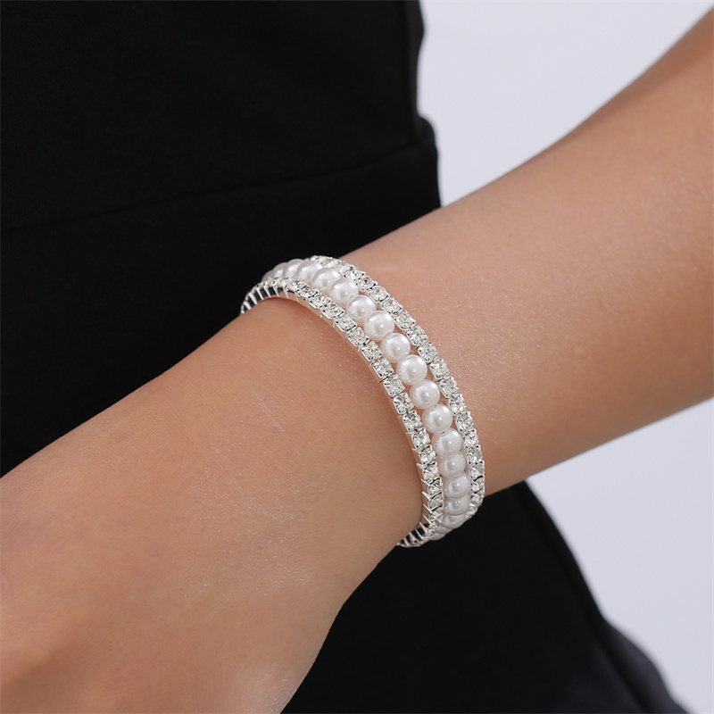 Simple Style Geometric Artificial Gemstones Artificial Pearl Zinc Alloy Layered Inlay Rhinestones Pearl Women's Wristband display picture 25