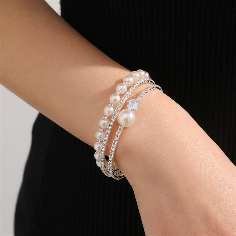 Simple Style Geometric Artificial Gemstones Artificial Pearl Zinc Alloy Layered Inlay Rhinestones Pearl Women's Wristband display picture 32