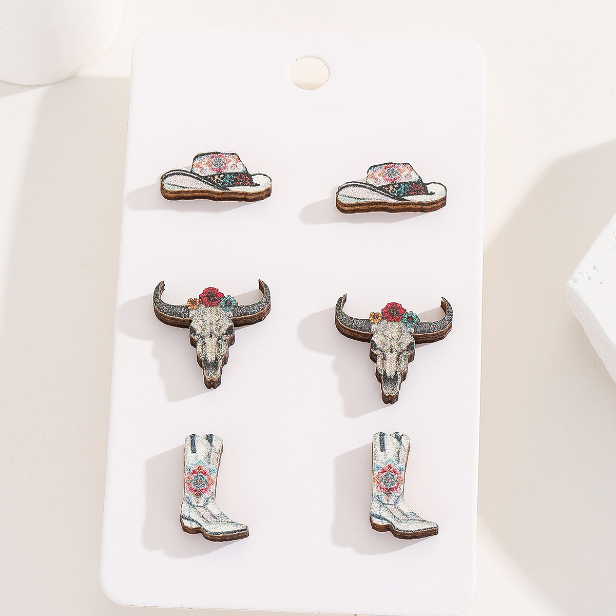 1 Set Modern Style Classic Style Cattle Boots Wood Ear Studs display picture 1