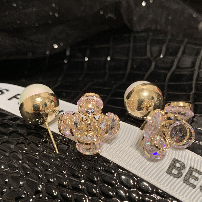 1 Paar Einfacher Stil Glänzend Perle Überzug Inlay Kupfer Zirkon 14 Karat Vergoldet Ohrstecker display picture 1