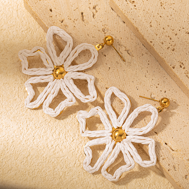 1 Pair Elegant Sweet Artistic Flower Plating 304 Stainless Steel Raffia Gold Plated Drop Earrings display picture 2