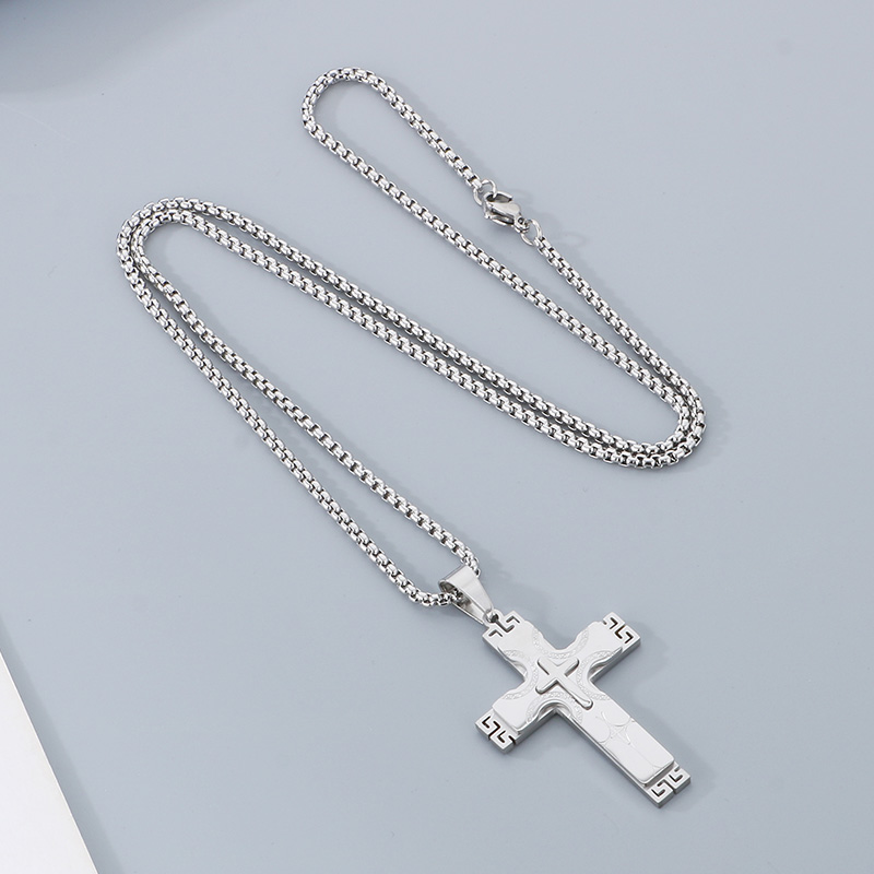 304 Stainless Steel 18K Gold Plated Hip-Hop Plating Cross Pendant Necklace display picture 11