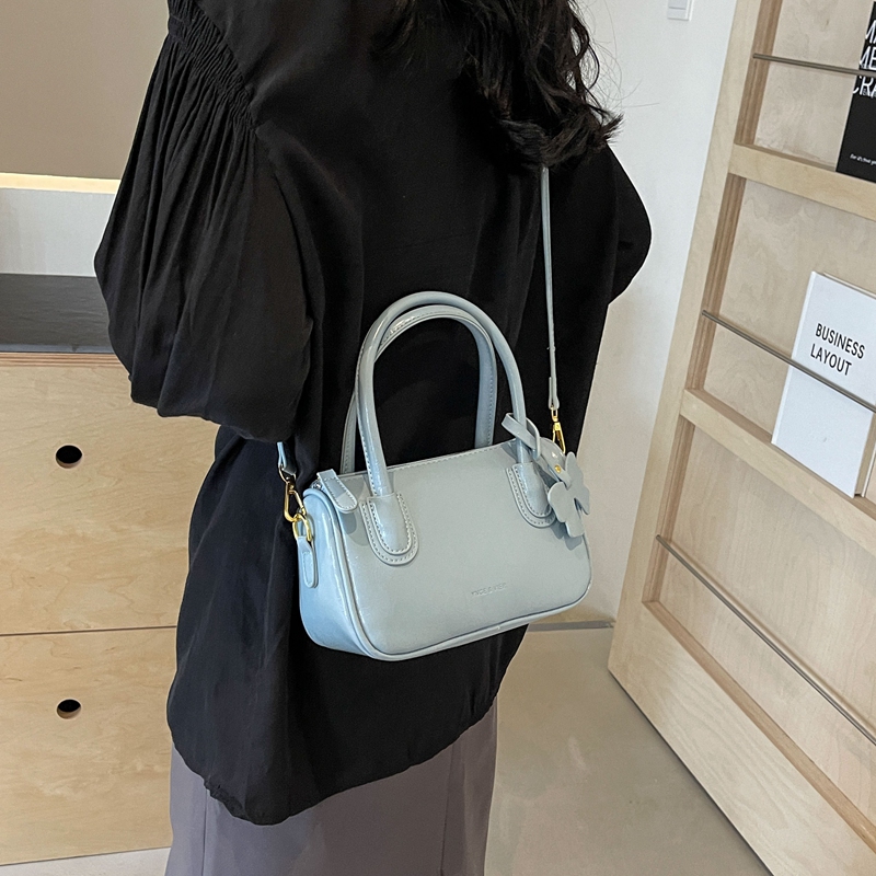 Femmes Moyen Faux Cuir Couleur Unie Style Classique Vêtement De Rue Fil À Coudre Fermeture Éclair Sac Bandoulière display picture 14