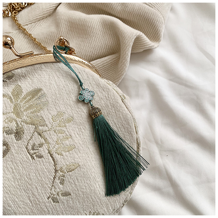 Women's Medium Cloth Solid Color Elegant Vintage Style Sewing Thread Lock Clasp Crossbody Bag display picture 4