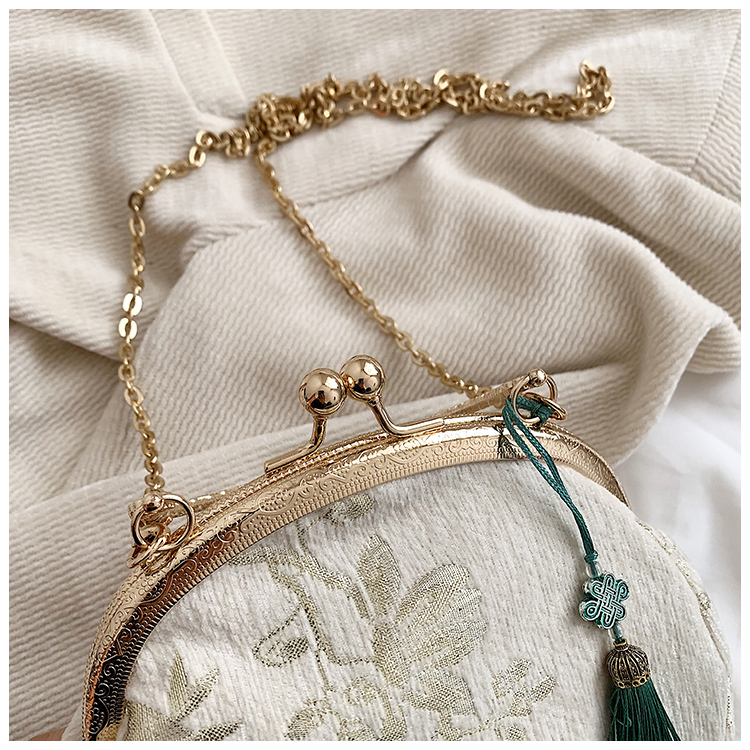 Women's Medium Cloth Solid Color Elegant Vintage Style Sewing Thread Lock Clasp Crossbody Bag display picture 8