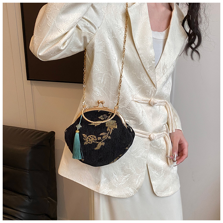 Women's Medium Cloth Solid Color Elegant Vintage Style Sewing Thread Lock Clasp Crossbody Bag display picture 11