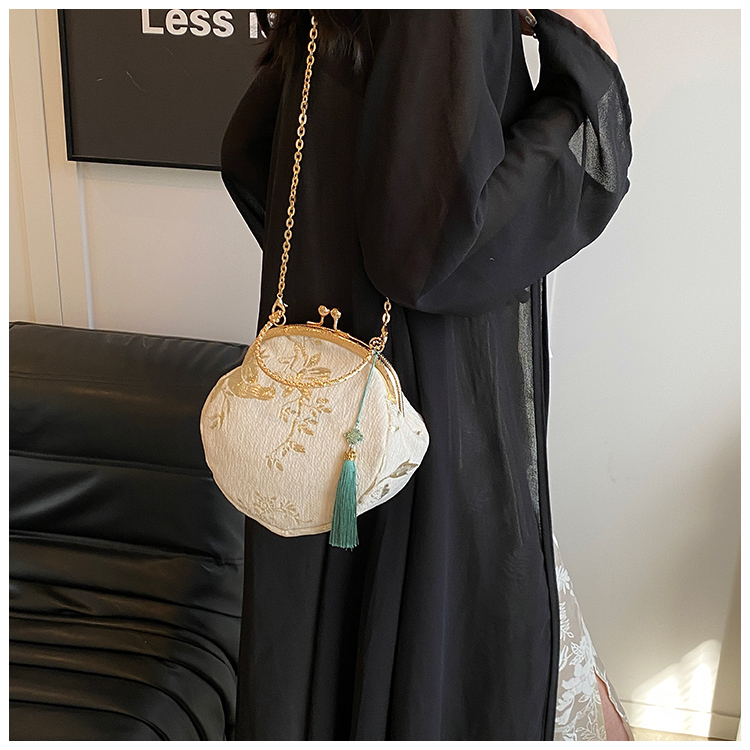 Women's Medium Cloth Solid Color Elegant Vintage Style Sewing Thread Lock Clasp Crossbody Bag display picture 12