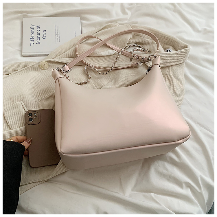Women's Medium Pu Leather Solid Color Basic Classic Style Sewing Thread Zipper Underarm Bag display picture 3