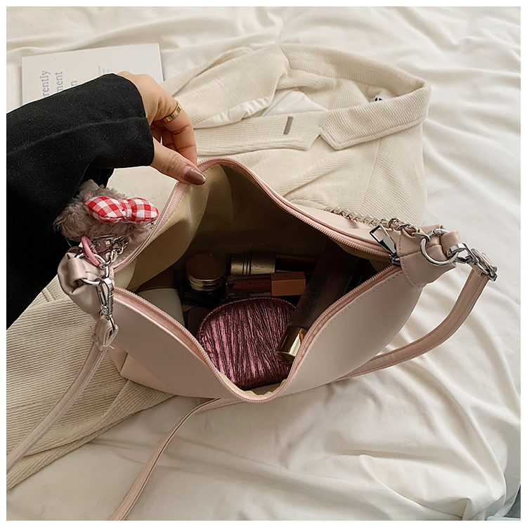 Women's Medium Pu Leather Solid Color Basic Classic Style Sewing Thread Zipper Underarm Bag display picture 10