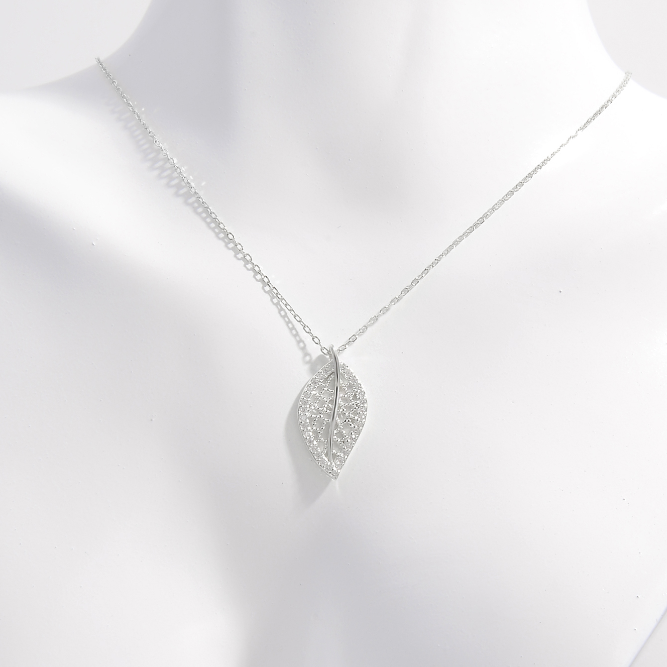 Sterling Silver 14K Gold Plated White Gold Plated Elegant Shiny Plating Inlay Leaf Zircon Pendant Necklace display picture 4