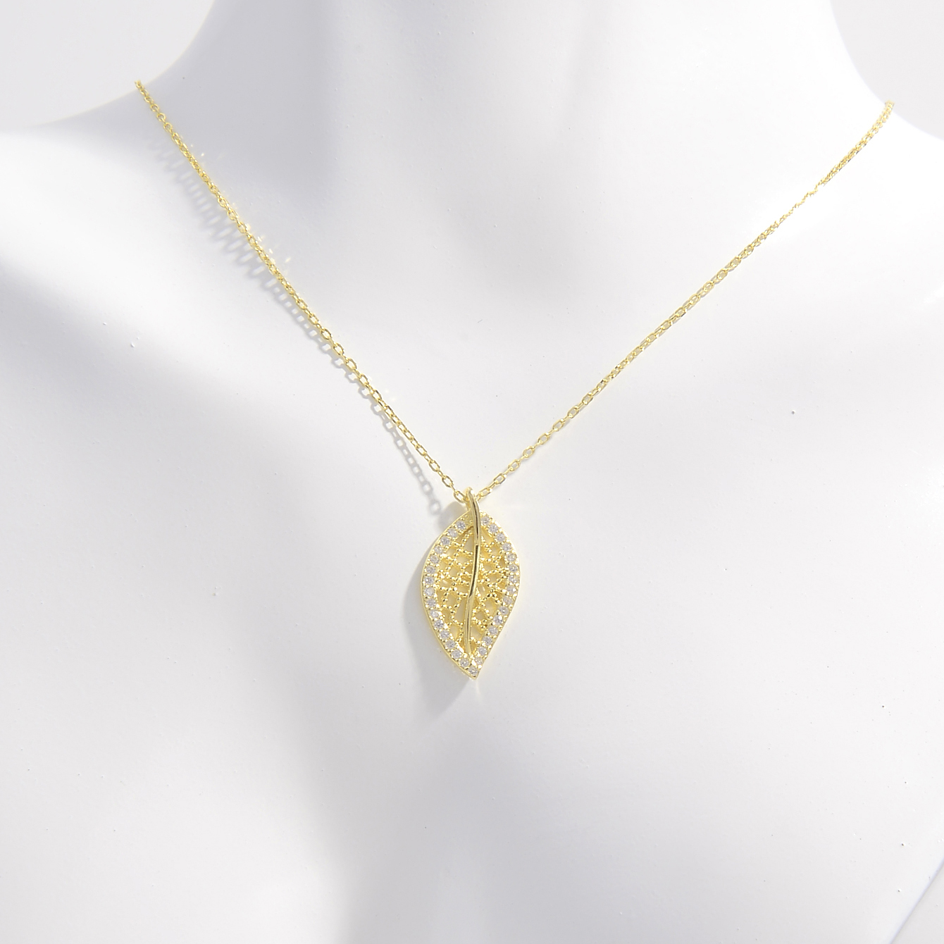 Sterling Silver 14K Gold Plated White Gold Plated Elegant Shiny Plating Inlay Leaf Zircon Pendant Necklace display picture 2