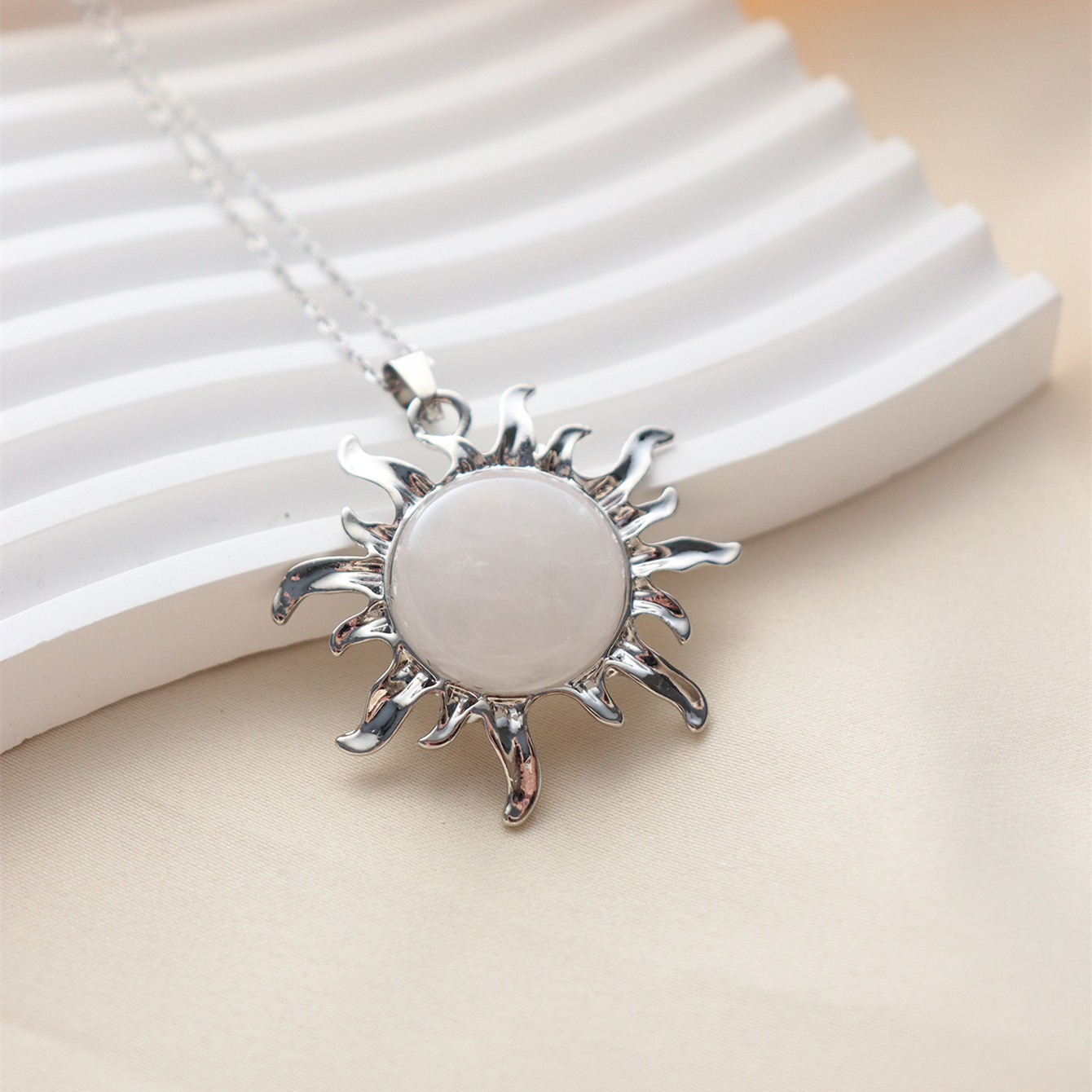 Wholesale Jewelry Simple Style Classic Style Sun Alloy Natural Stone Silver Plated Plating Inlay Pendant Necklace display picture 3