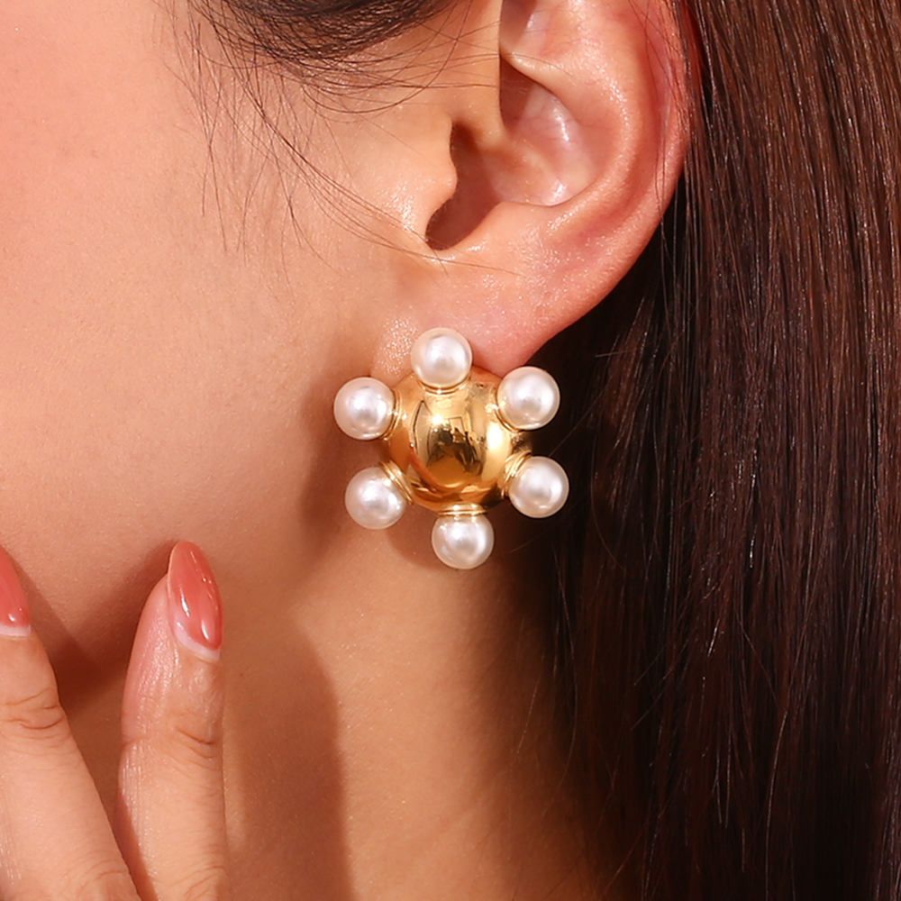1 Pair Simple Style Classic Style Flower Plating 304 Stainless Steel 18K Gold Plated Ear Studs display picture 5