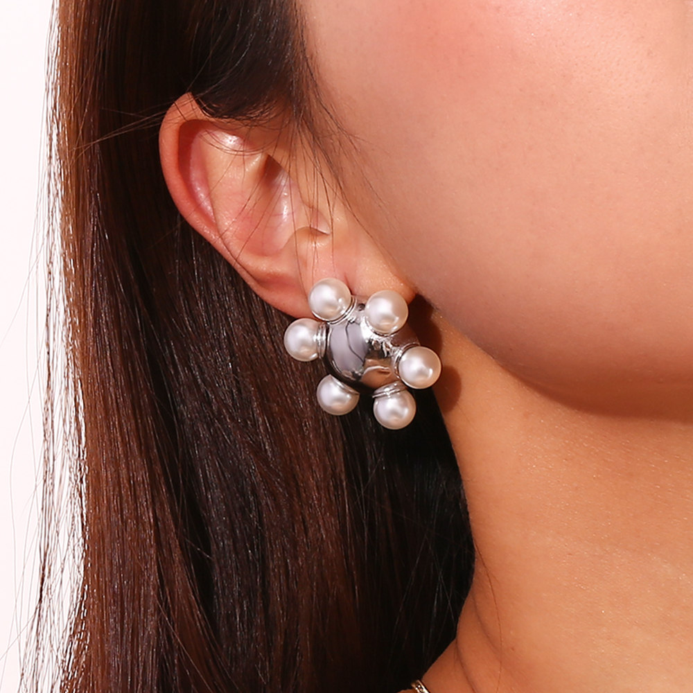 1 Pair Simple Style Classic Style Flower Plating 304 Stainless Steel 18K Gold Plated Ear Studs display picture 9
