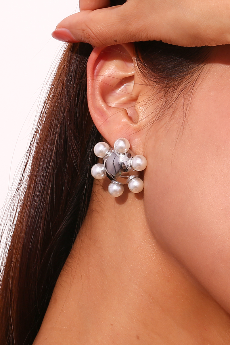 1 Pair Simple Style Classic Style Flower Plating 304 Stainless Steel 18K Gold Plated Ear Studs display picture 13