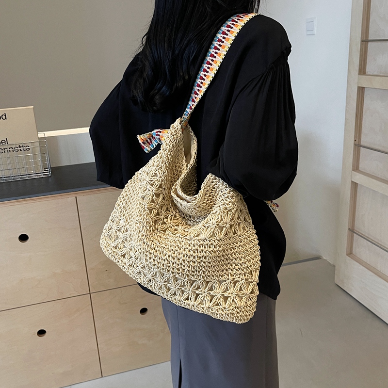 Women's Medium Straw Solid Color Vacation Beach Weave Square Magnetic Buckle Shoulder Bag display picture 4